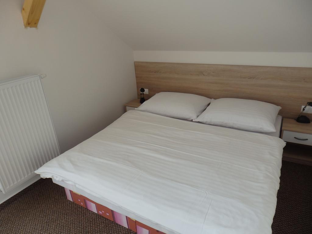 Apartment Demaenova 238